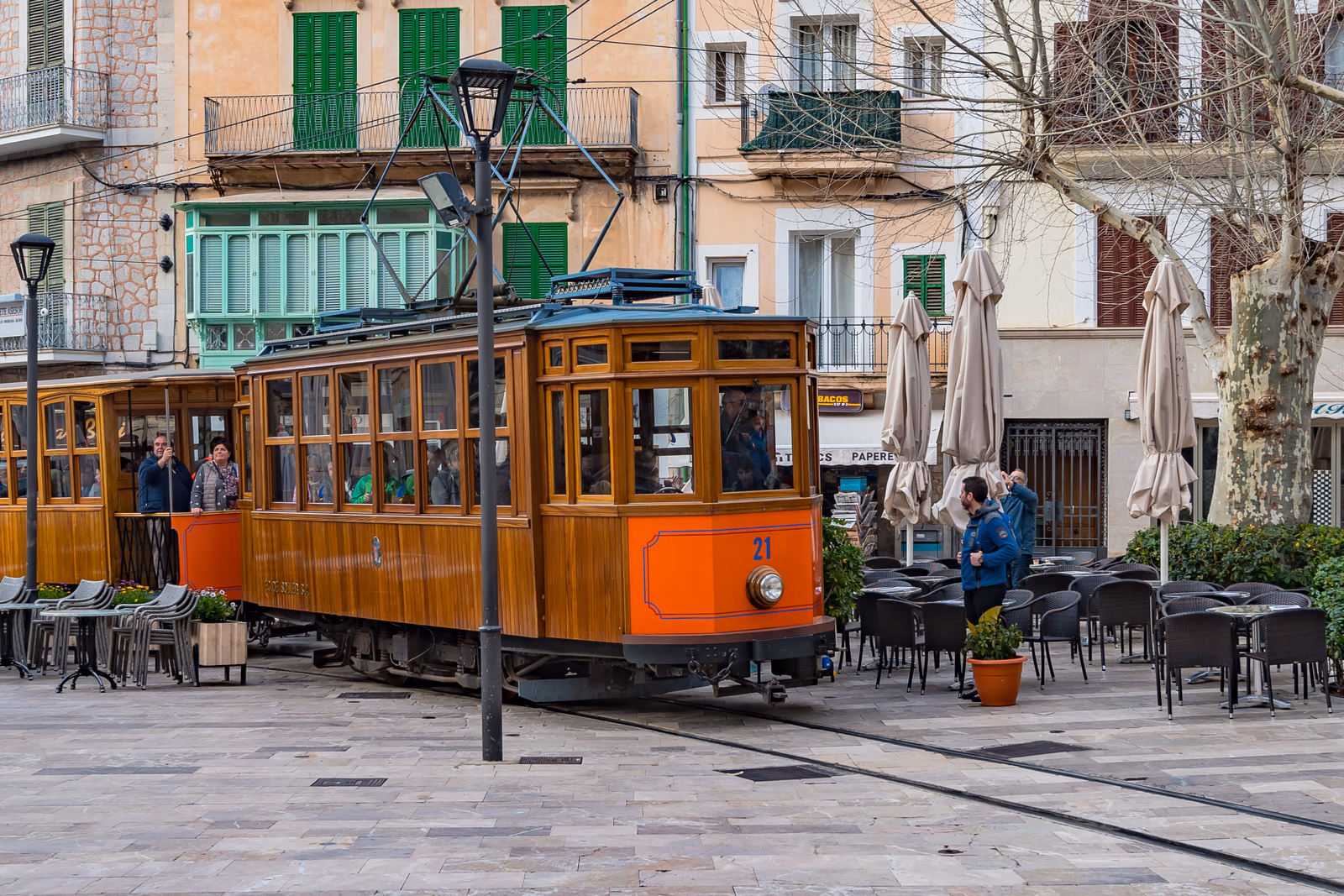 Historische Straßenbahn im Zentrum von Sóller auf Mallorca