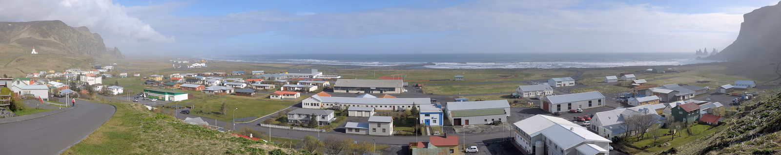 Panoramablick über Vík í Mýrdal an Islands Südküste