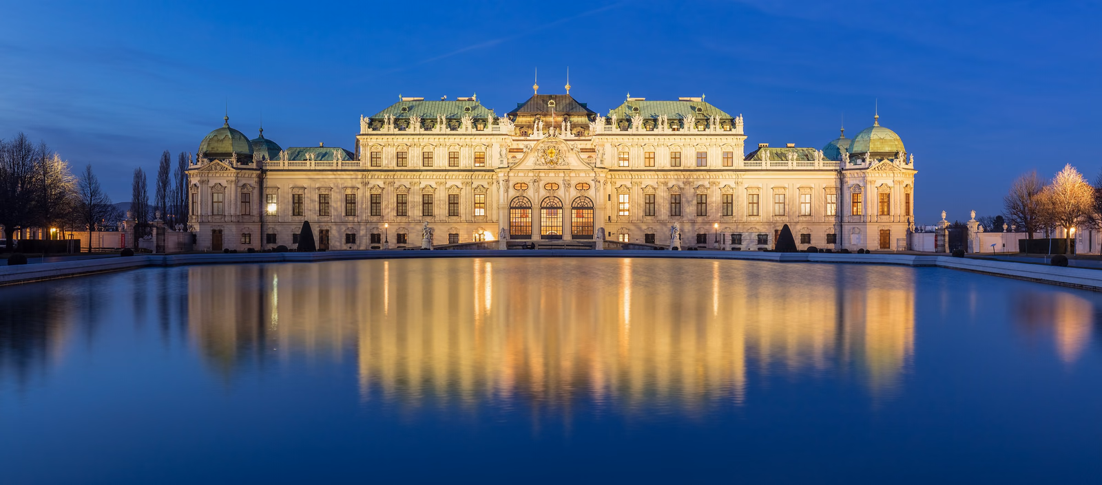 Schloss Belvedere in Wien in der blauen Stunde